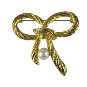 AAi Brooch Bow Faux Pearl Goldtone Modern Design 2 in Ribbon Tied Jewelry